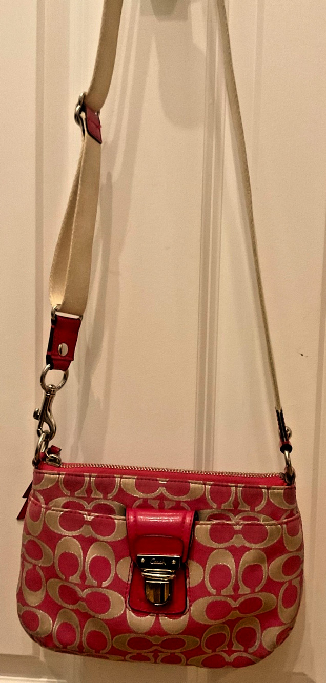 🌸 Coach Poppy Signature Swingpack Crossbody Bag 🌸